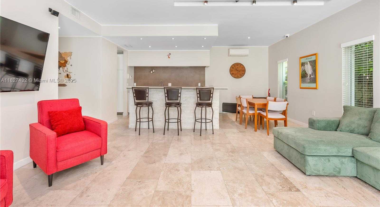 Small Image of 472 MINOLA DR #472, Miami Springs Number 13