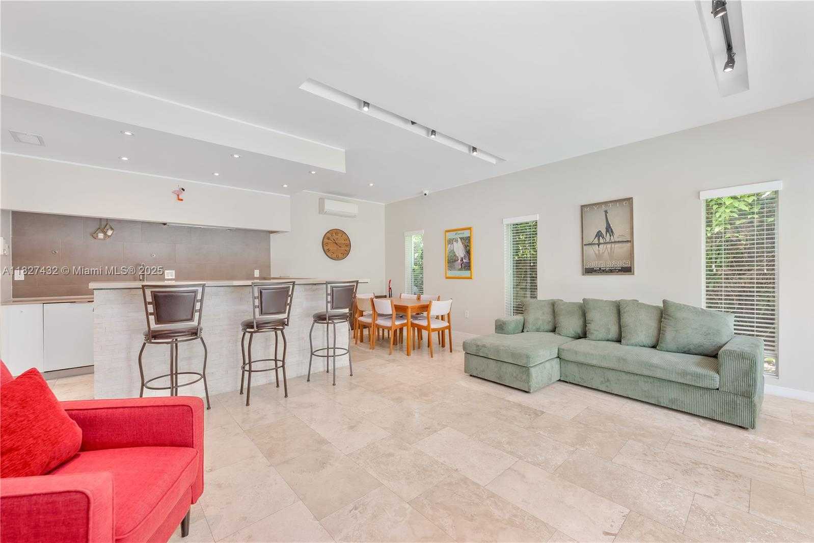 Small Image of 472 MINOLA DR #472, Miami Springs Number 14