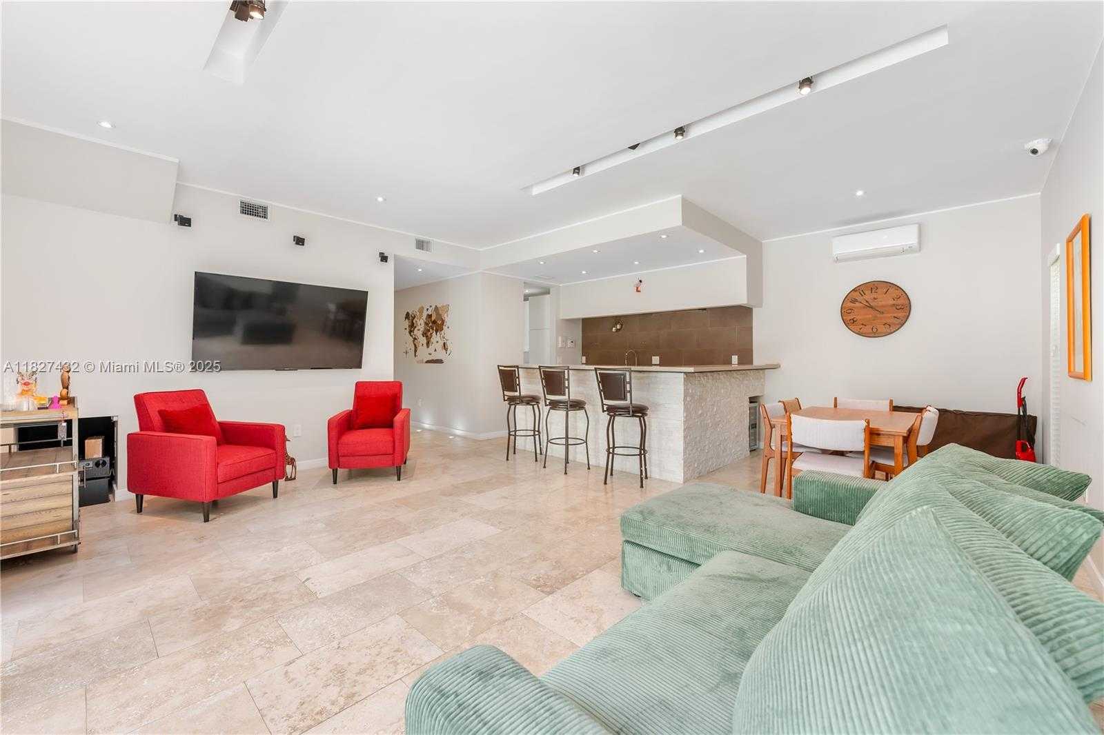 Small Image of 472 MINOLA DR #472, Miami Springs Number 15
