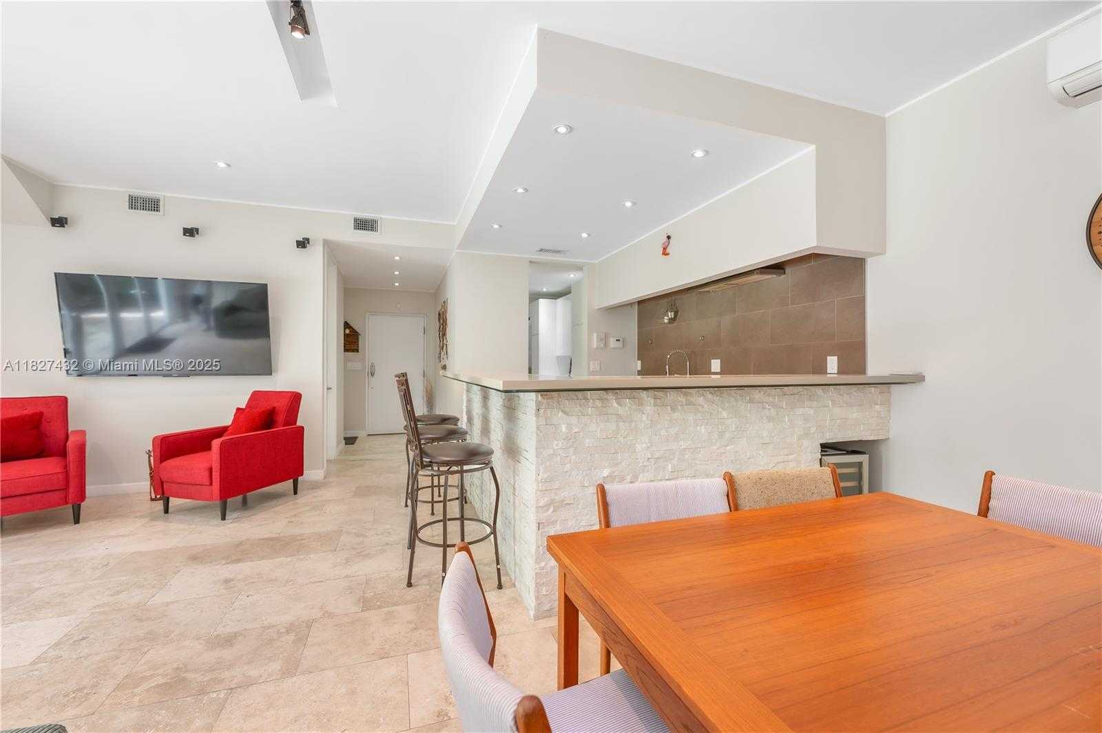 Small Image of 472 MINOLA DR #472, Miami Springs Number 16