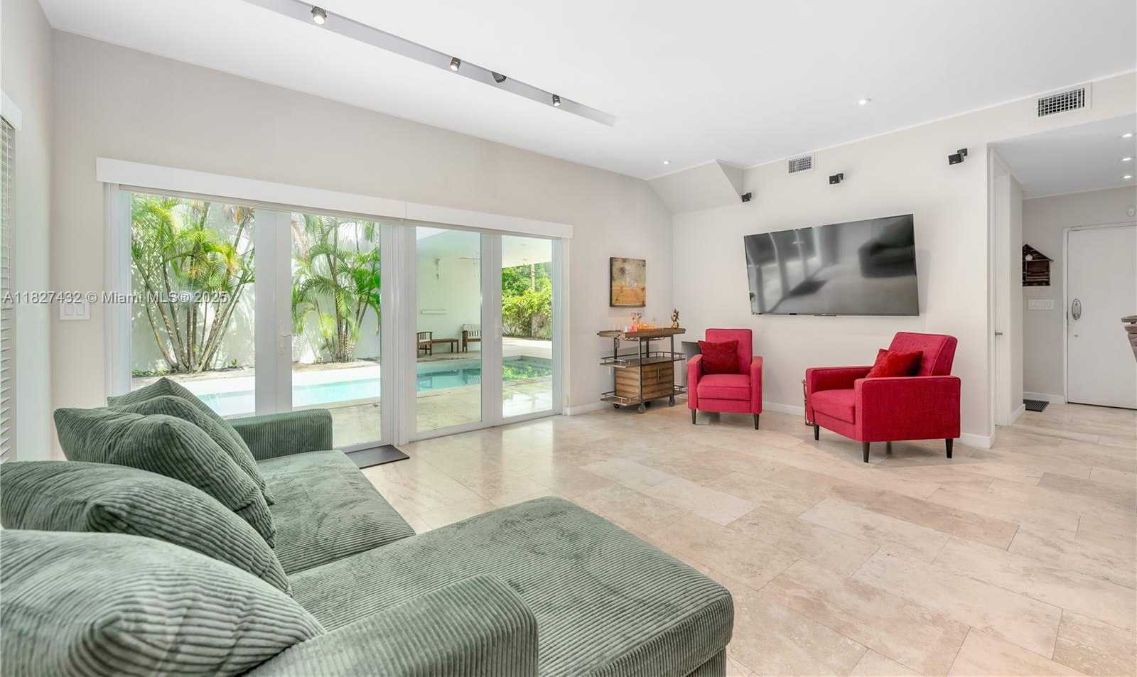 Small Image of 472 MINOLA DR #472, Miami Springs Number 17