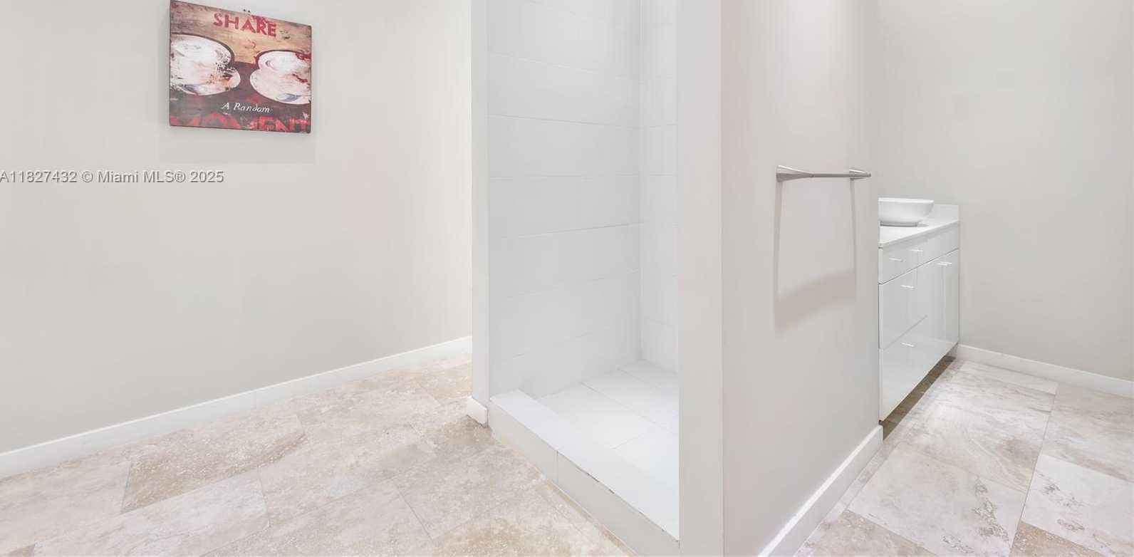 Small Image of 472 MINOLA DR #472, Miami Springs Number 22