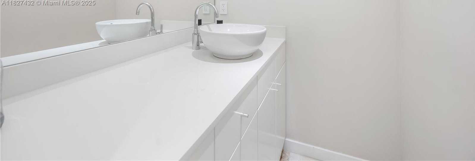 Small Image of 472 MINOLA DR #472, Miami Springs Number 24