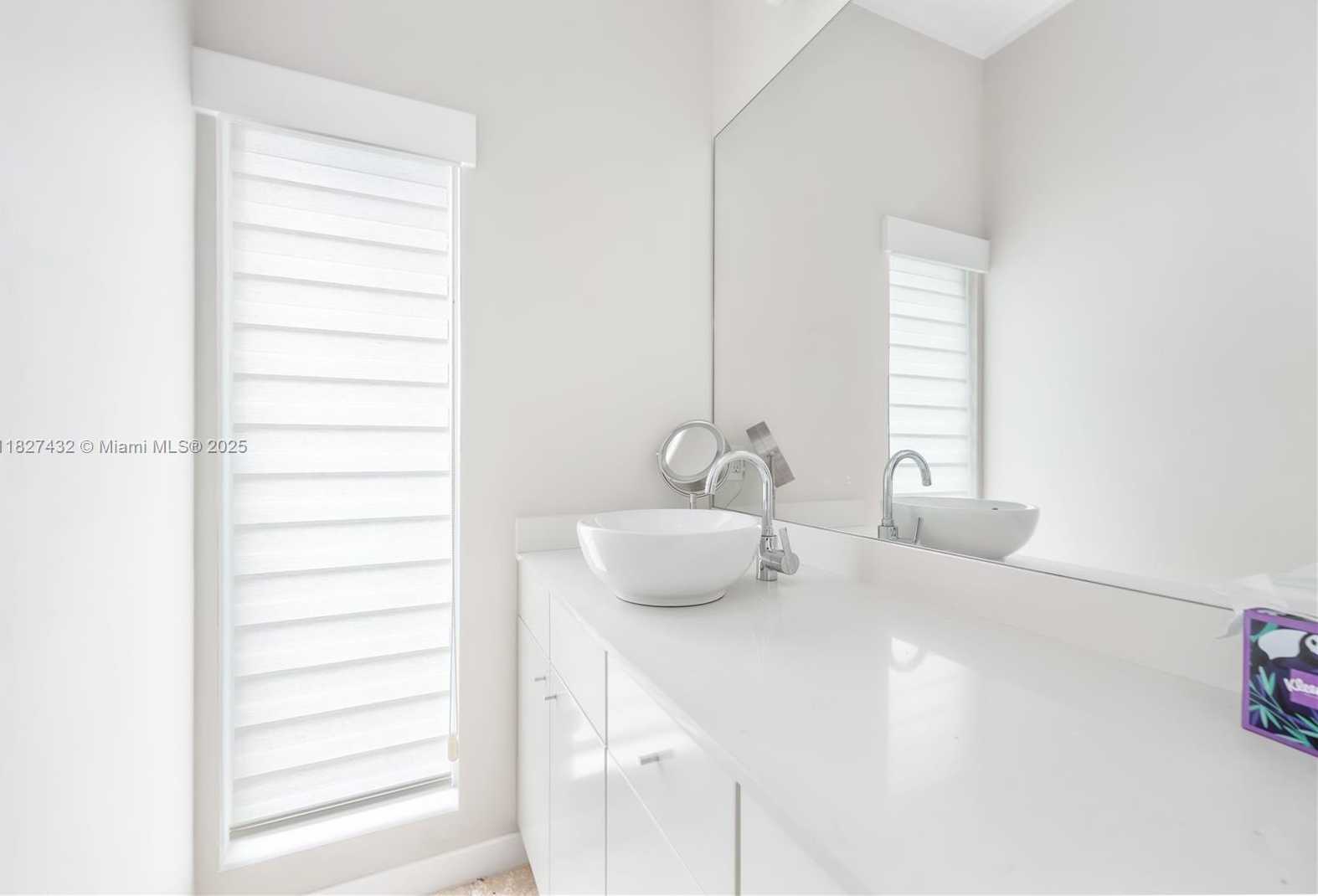 Small Image of 472 MINOLA DR #472, Miami Springs Number 25