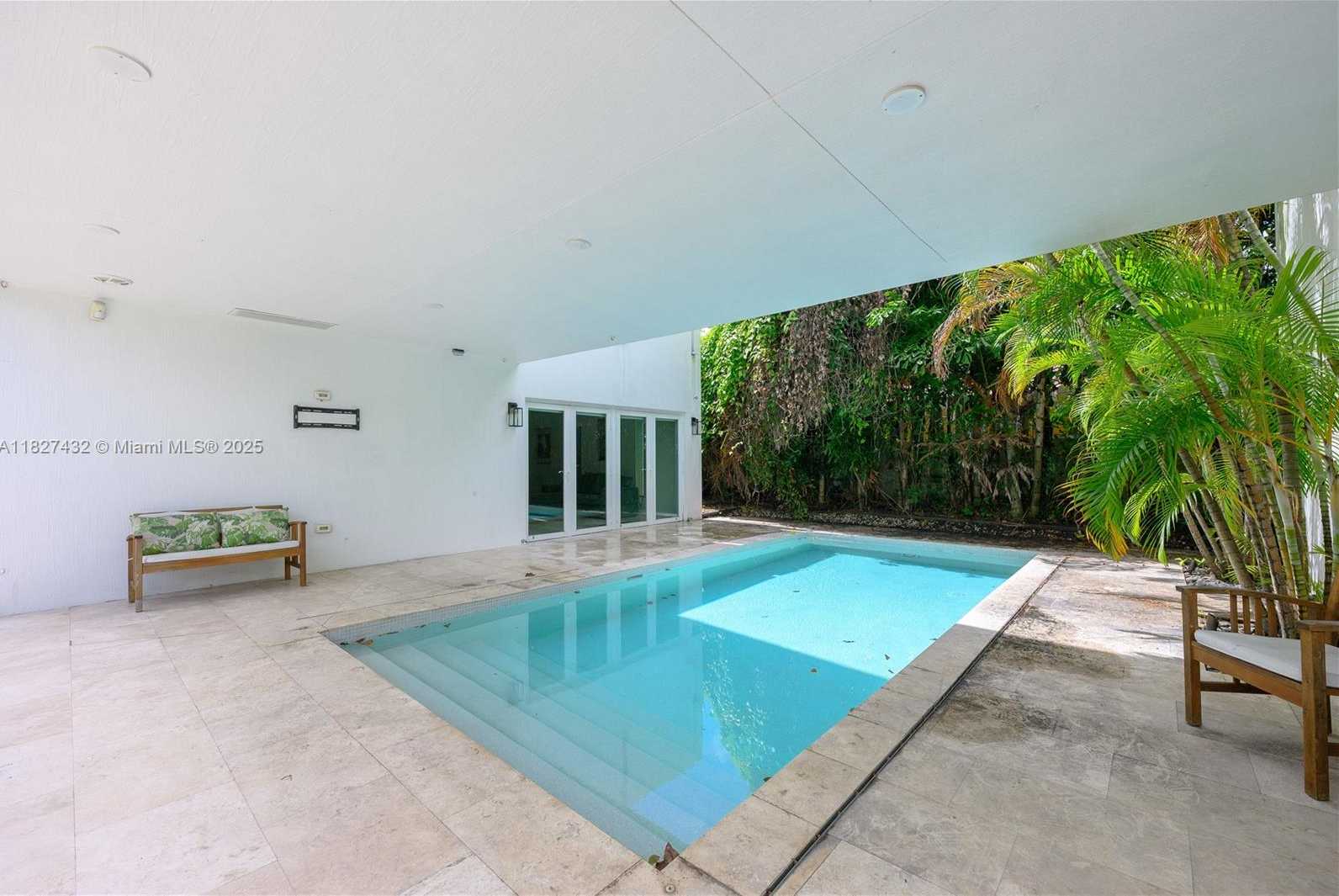 Small Image of 472 MINOLA DR #472, Miami Springs Number 33