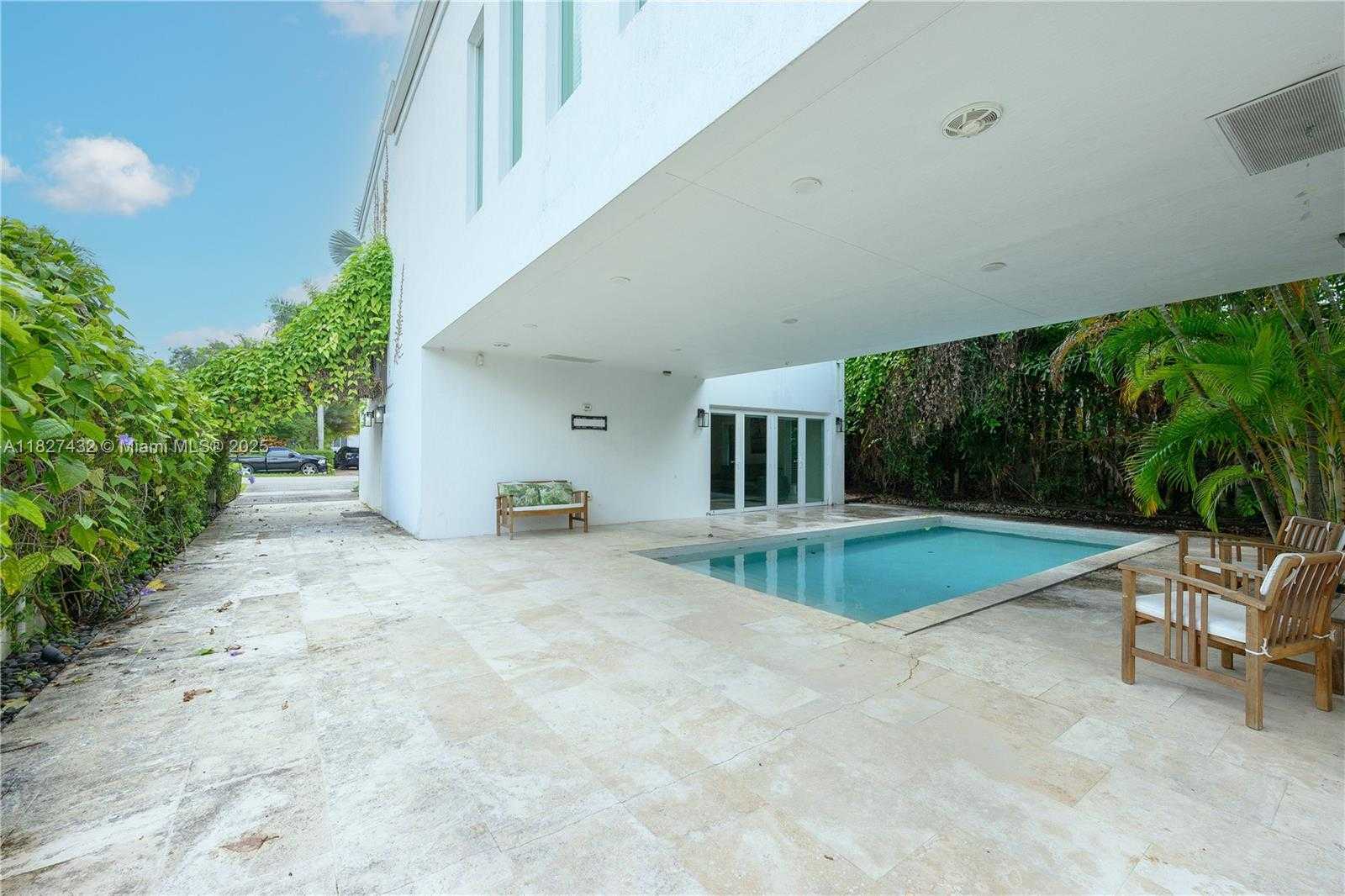Small Image of 472 MINOLA DR #472, Miami Springs Number 34