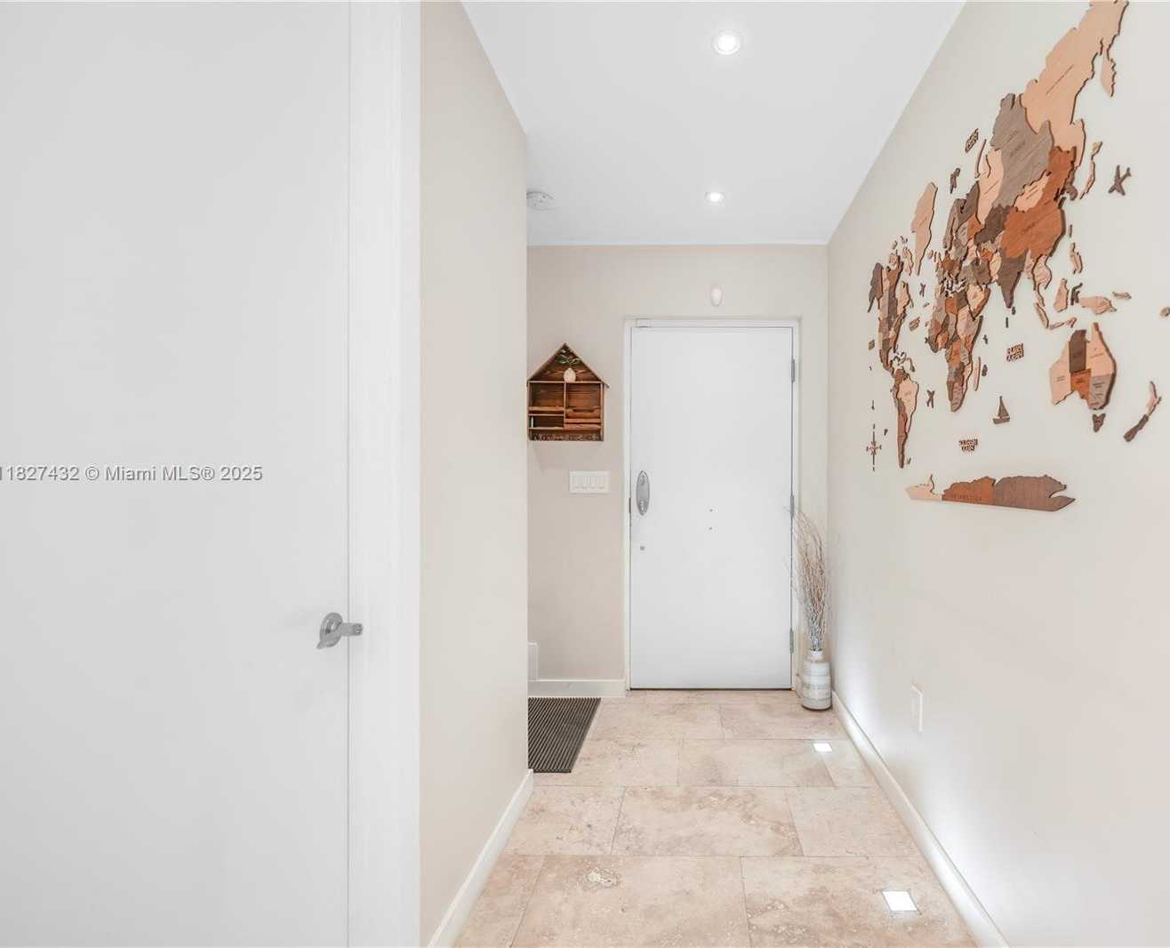 Small Image of 472 MINOLA DR #472, Miami Springs Number 4