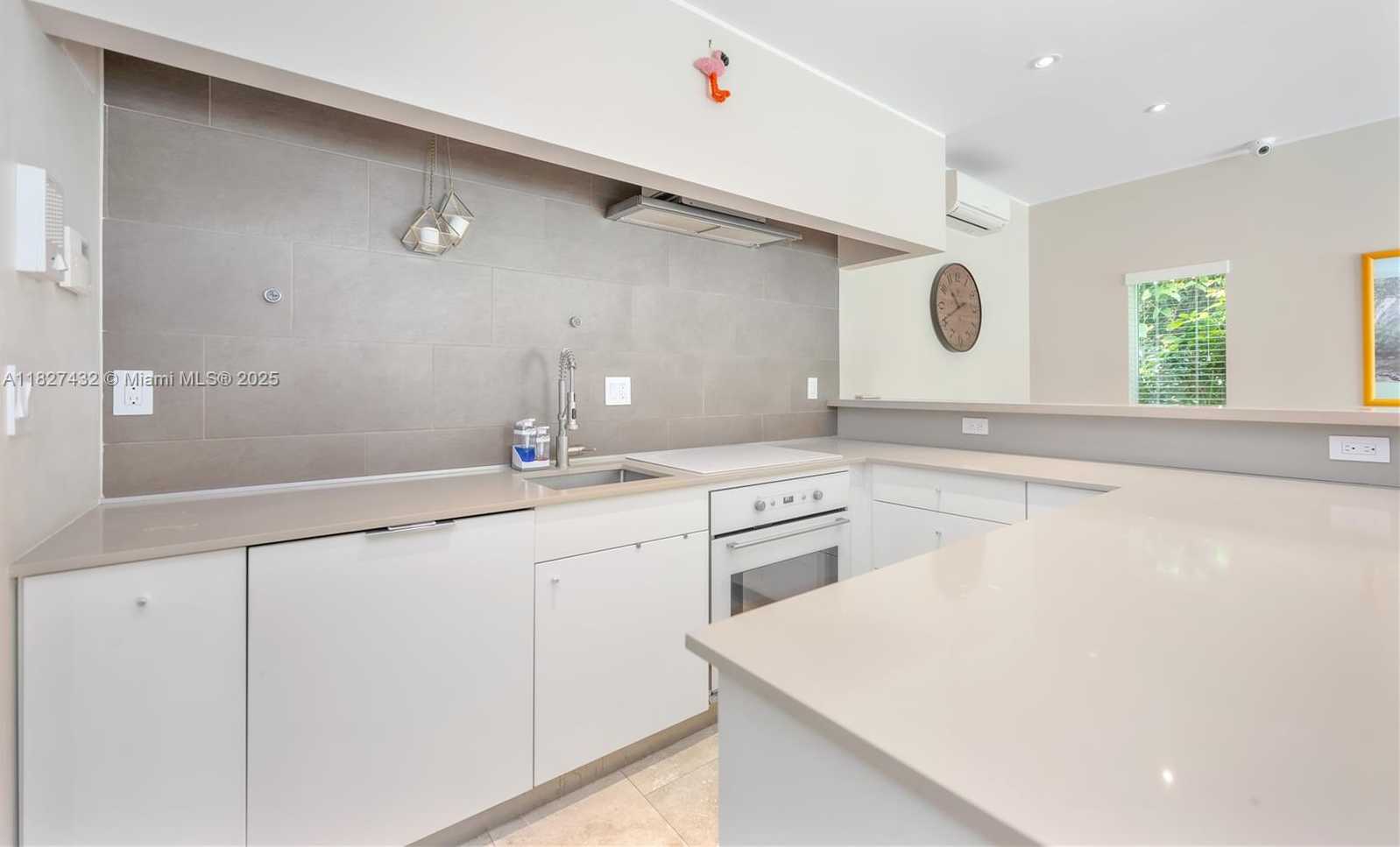 Small Image of 472 MINOLA DR #472, Miami Springs Number 6