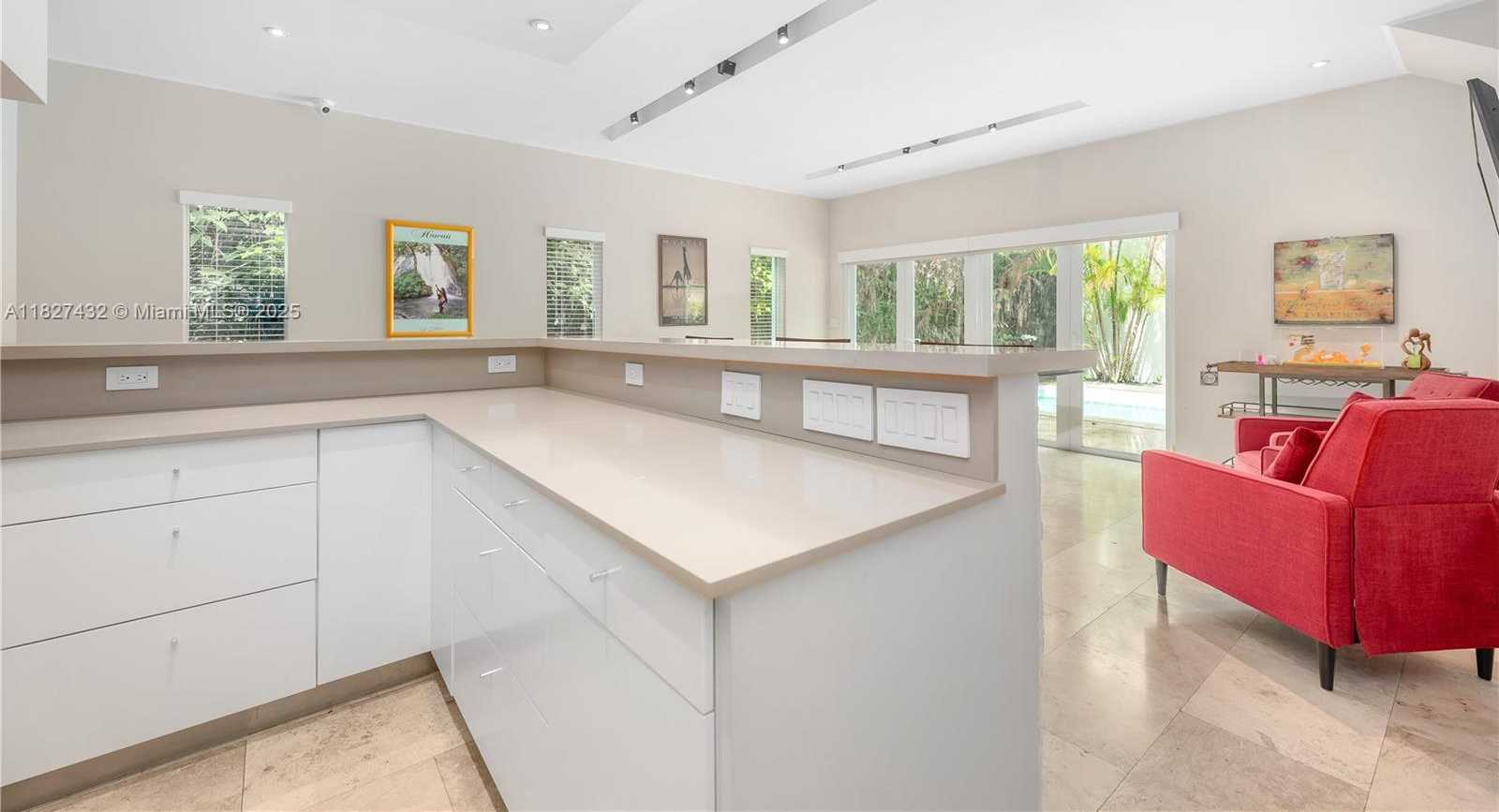 Small Image of 472 MINOLA DR #472, Miami Springs Number 8