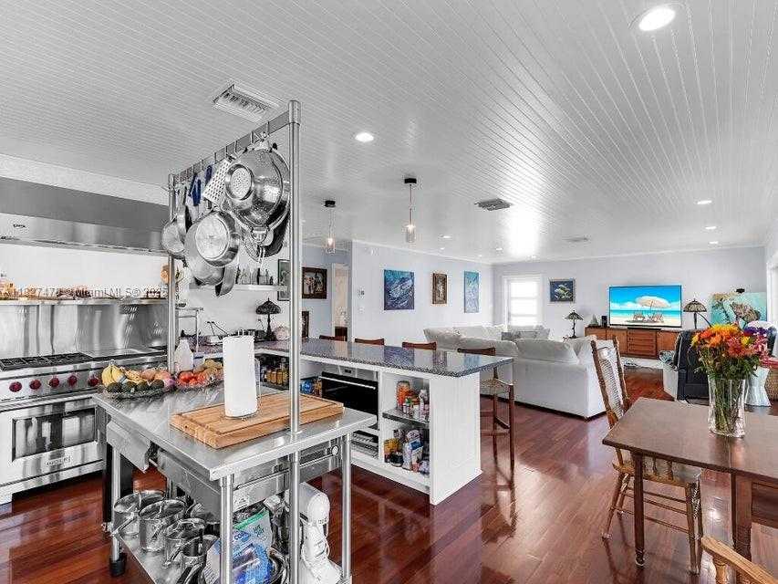 Small Image of 232 WEST SEAVIEW DR, Duck Number 22