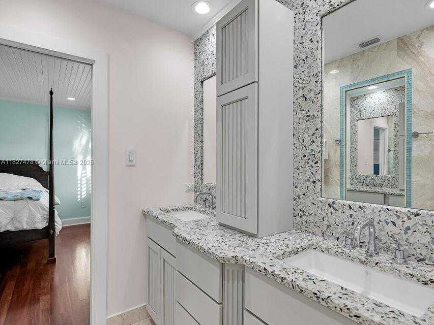 Small Image of 232 WEST SEAVIEW DR, Duck Number 35