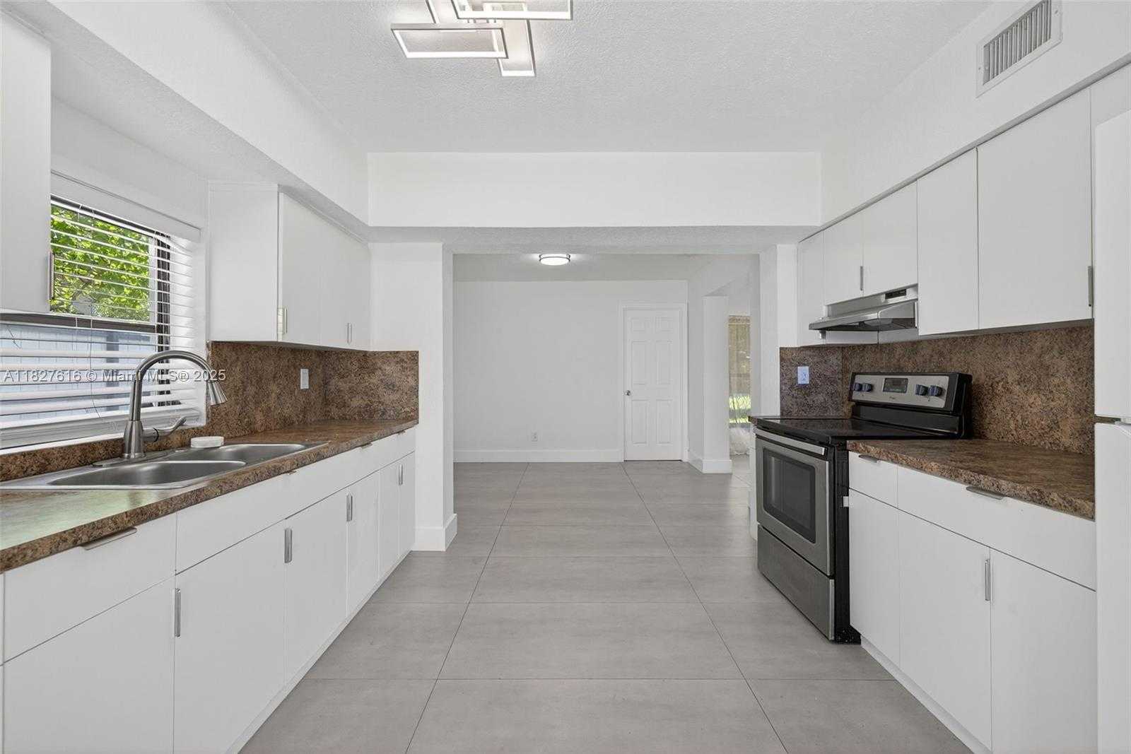 Small Image of 17150 NORTH EAST 18TH AVE #17150, North Miami Beach Number 9