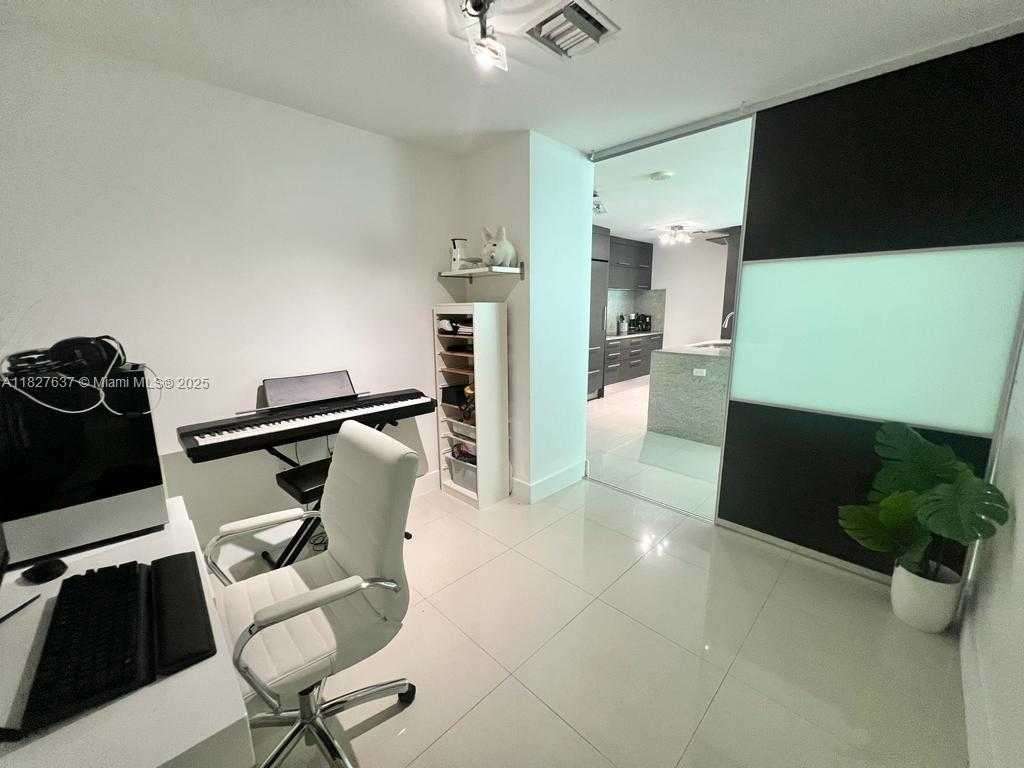 Small Image of 900 BISCAYNE BLVD #3210, Miami Number 4
