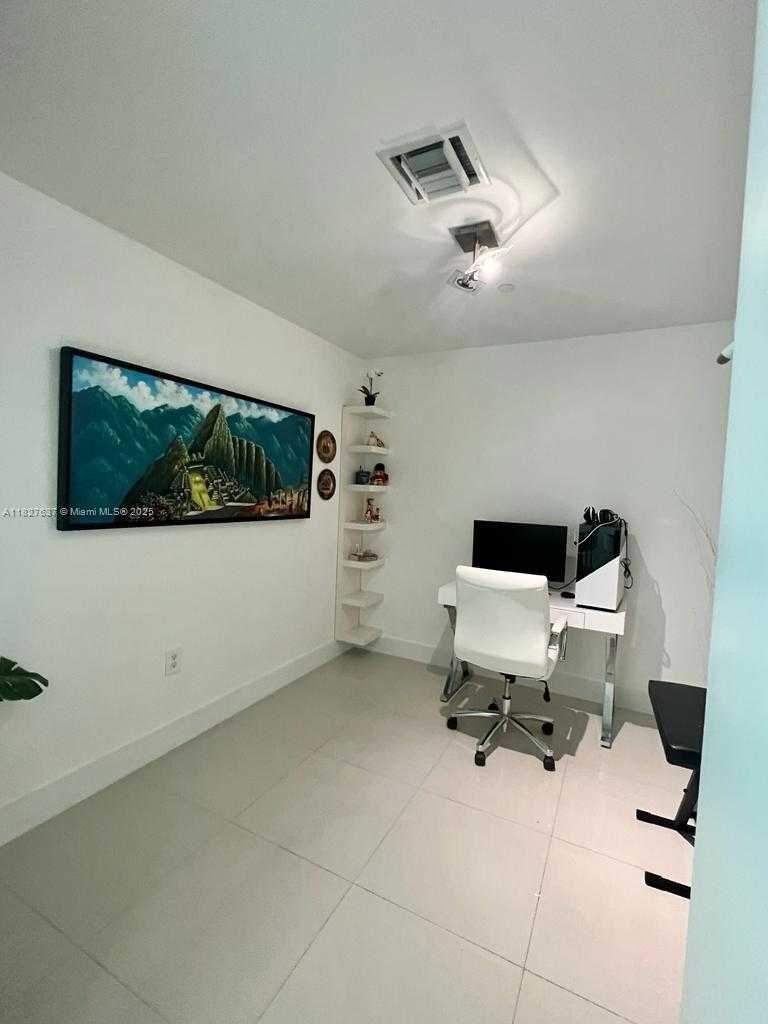 Small Image of 900 BISCAYNE BLVD #3210, Miami Number 5