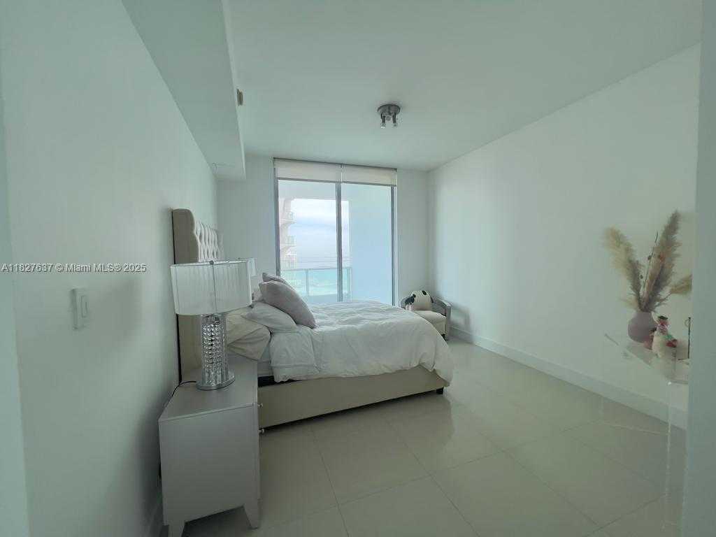 Small Image of 900 BISCAYNE BLVD #3210, Miami Number 6