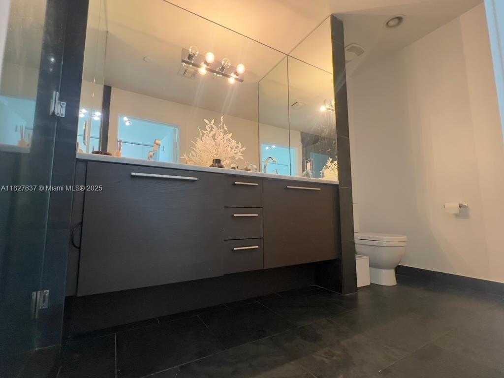 Small Image of 900 BISCAYNE BLVD #3210, Miami Number 8