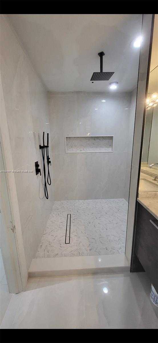 Small Image of 900 BISCAYNE BLVD #3210, Miami Number 9