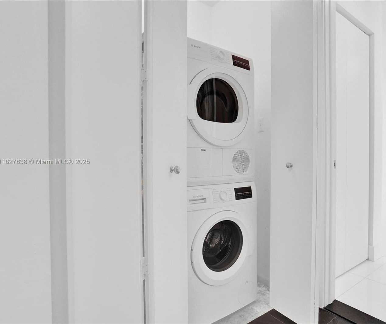 Small Image of 900 BISCAYNE BLVD #4803, Miami Number 24