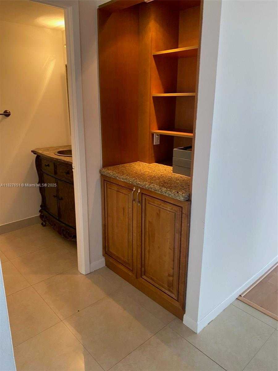 Small Image of 2500 PARKVIEW DR #1210, Hallandale Beach Number 11