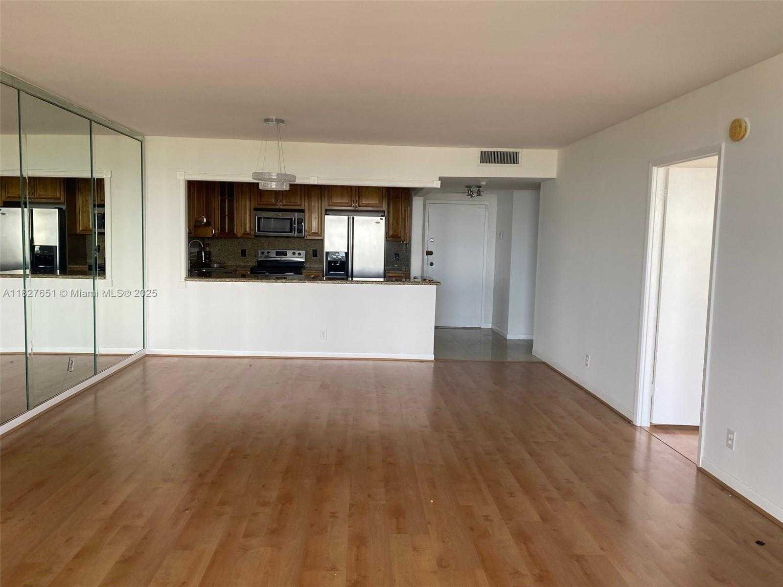 Small Image of 2500 PARKVIEW DR #1210, Hallandale Beach Number 14