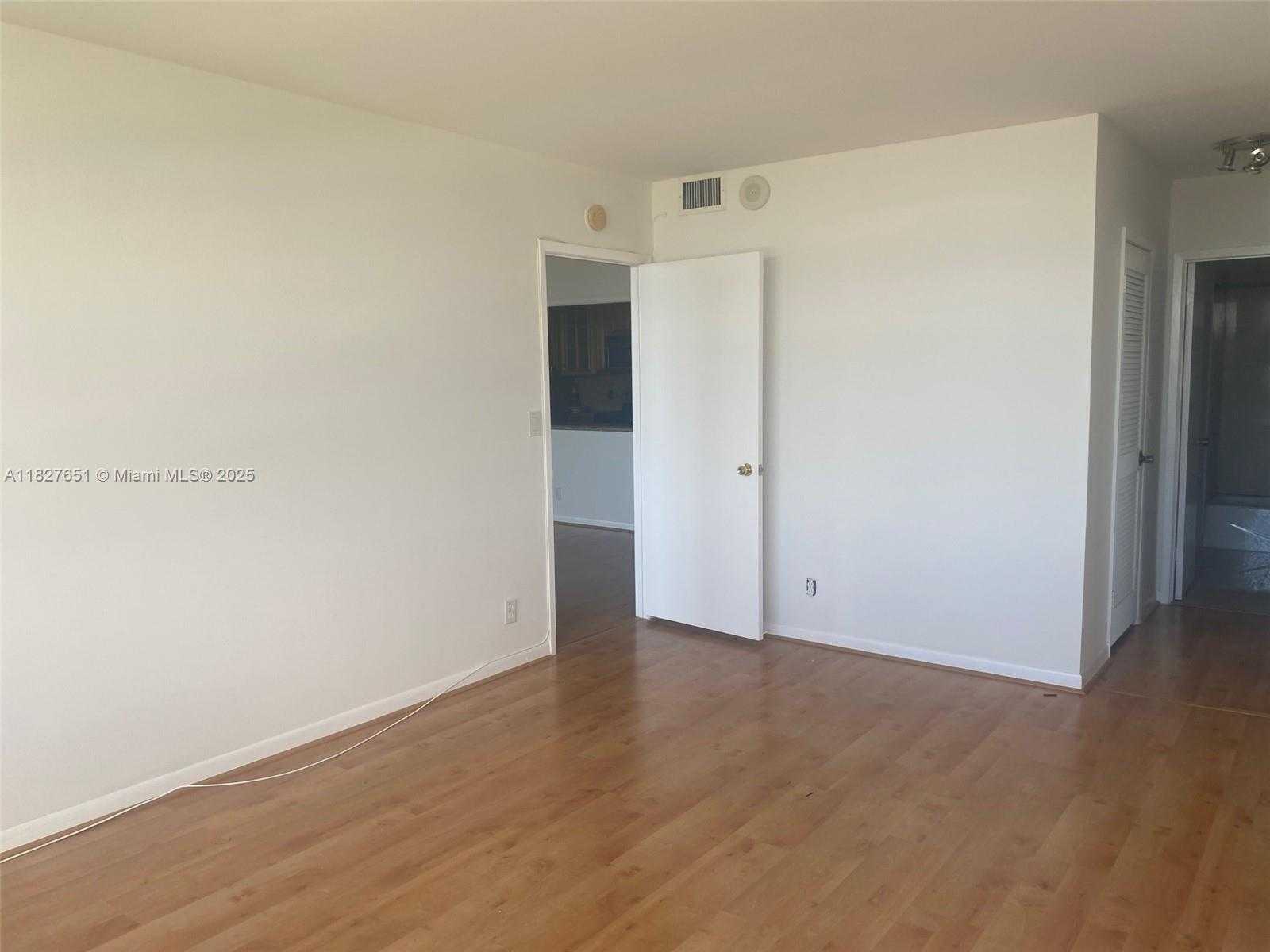 Small Image of 2500 PARKVIEW DR #1210, Hallandale Beach Number 15