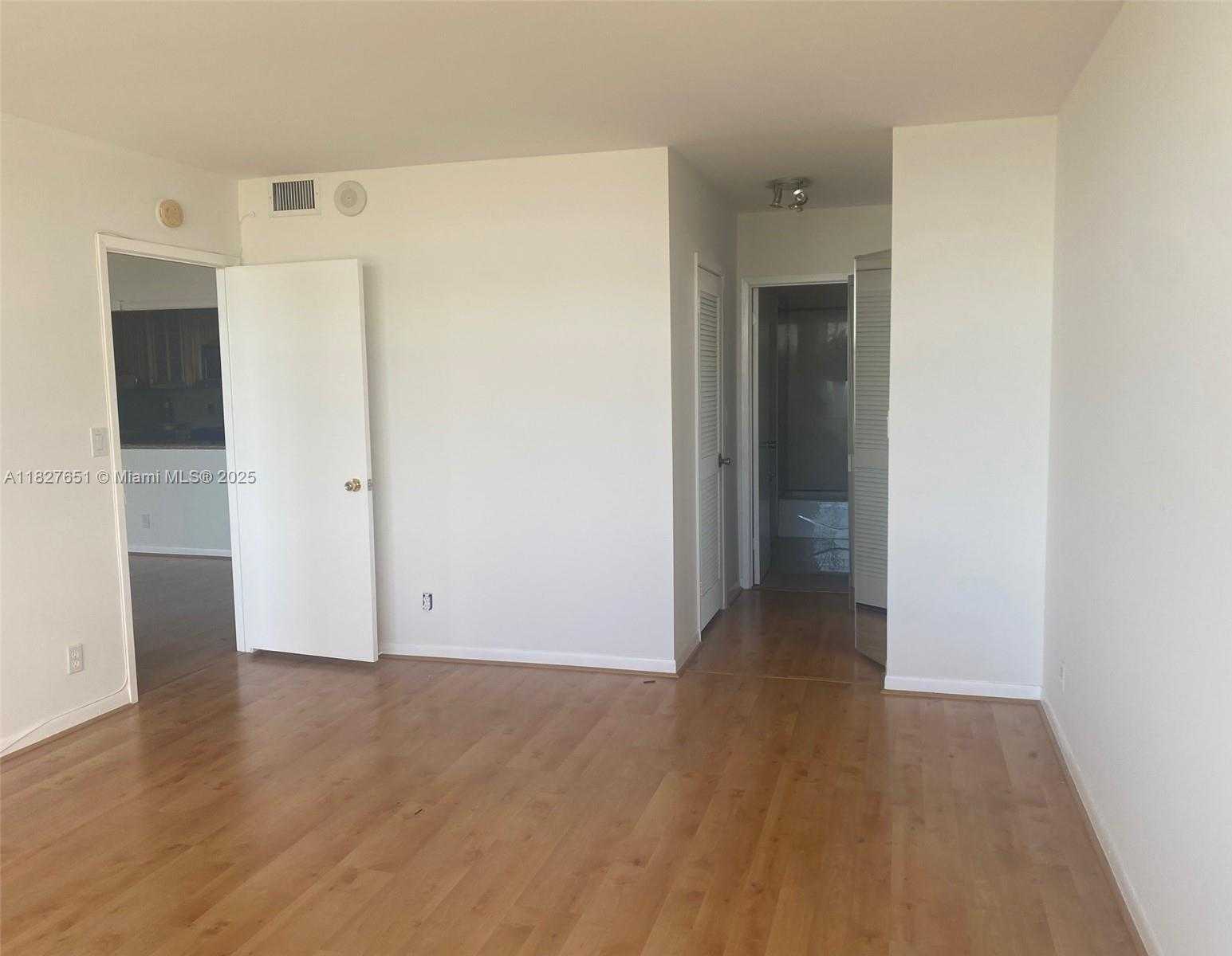 Small Image of 2500 PARKVIEW DR #1210, Hallandale Beach Number 16