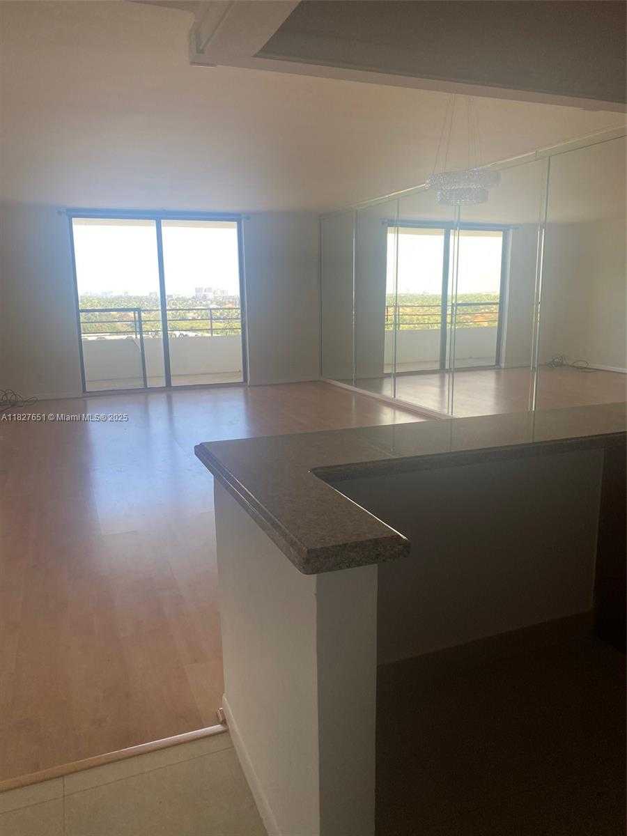 Small Image of 2500 PARKVIEW DR #1210, Hallandale Beach Number 17
