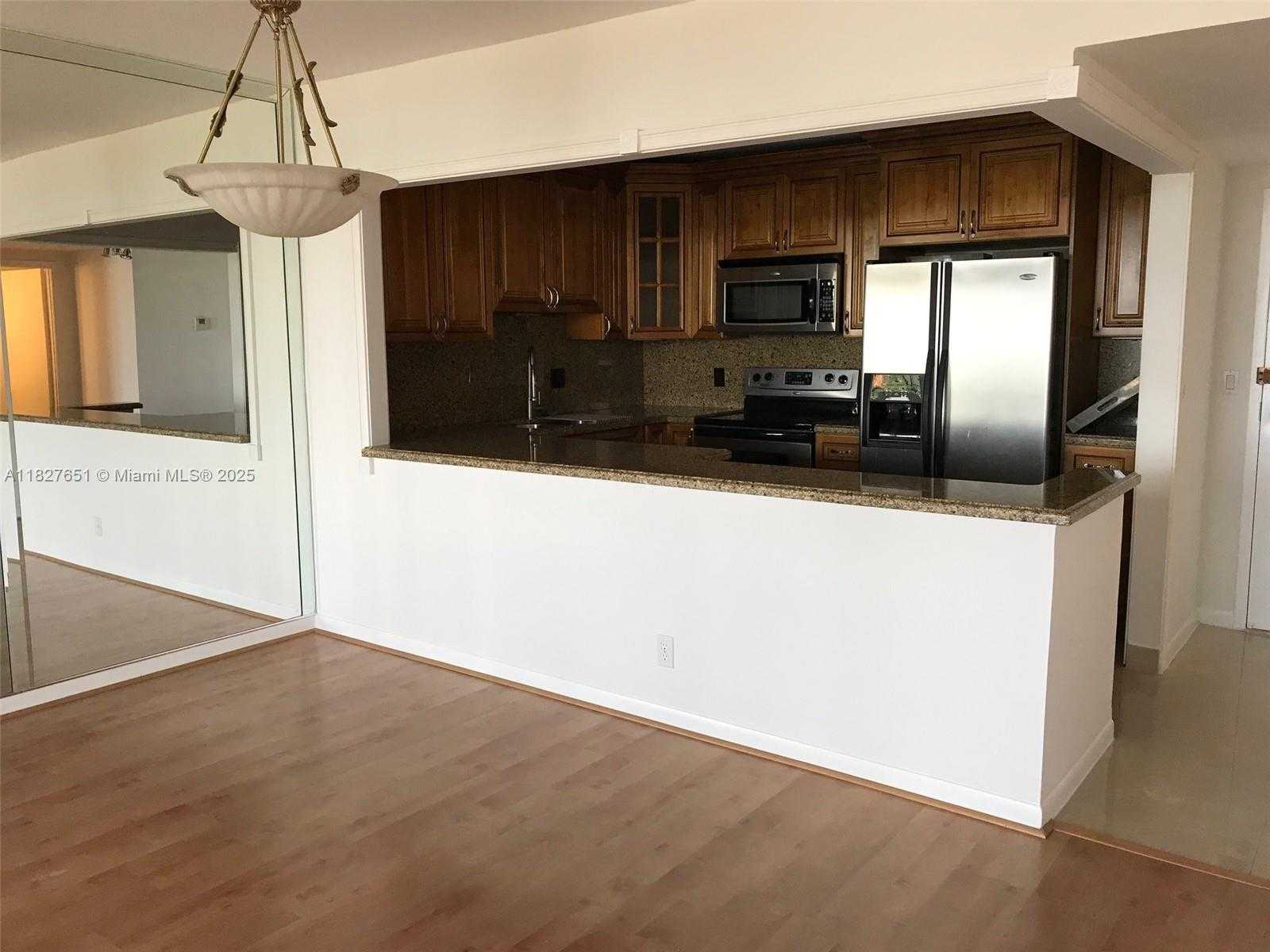Small Image of 2500 PARKVIEW DR #1210, Hallandale Beach Number 4