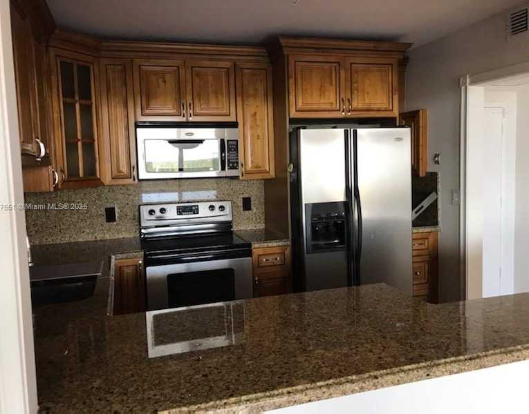 Small Image of 2500 PARKVIEW DR #1210, Hallandale Beach Number 5