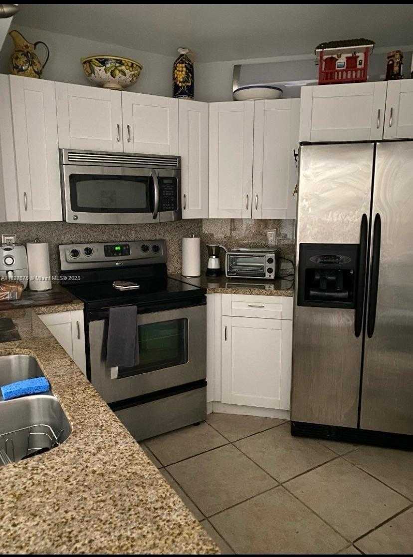 Small Image of 9725 FONTAINEBLEAU BLVD #A109, Miami Number 4
