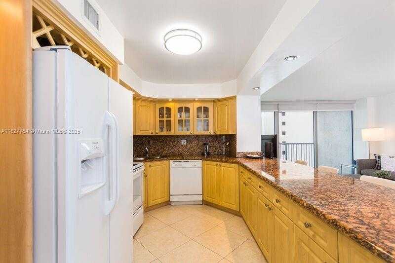 Small Image of 2655 COLLINS AV #605, Miami Beach Number 10