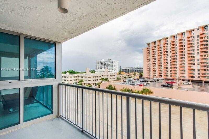 Small Image of 2655 COLLINS AV #605, Miami Beach Number 13