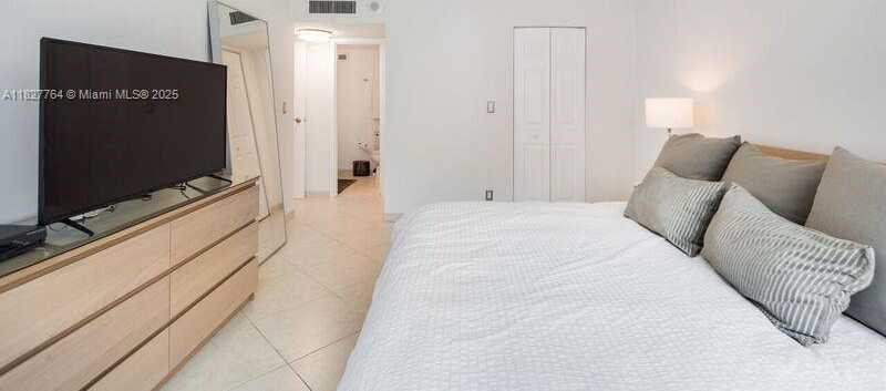 Small Image of 2655 COLLINS AV #605, Miami Beach Number 14