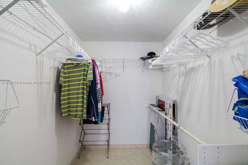Small Image of 2655 COLLINS AV #605, Miami Beach Number 15