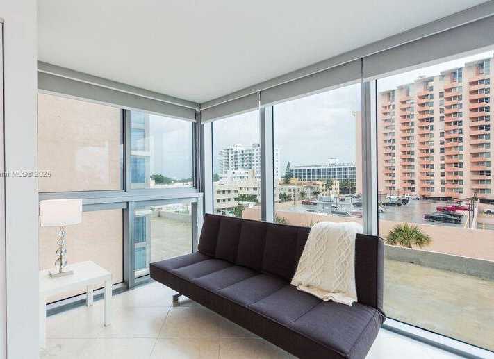 Small Image of 2655 COLLINS AV #605, Miami Beach Number 3