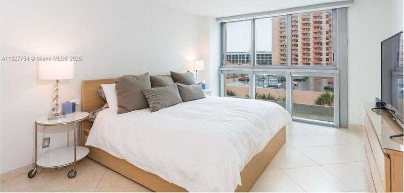 Small Image of 2655 COLLINS AV #605, Miami Beach Number 5