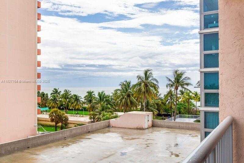 Small Image of 2655 COLLINS AV #605, Miami Beach Number 7