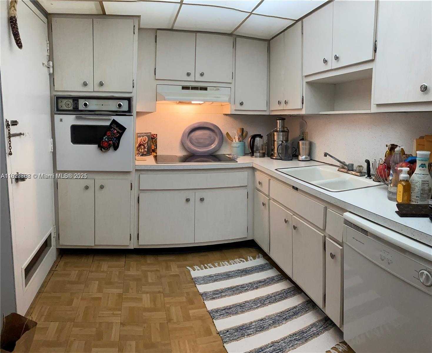 Small Image of 400 KINGS POINT DR #729, Sunny Isles Beach Number 3