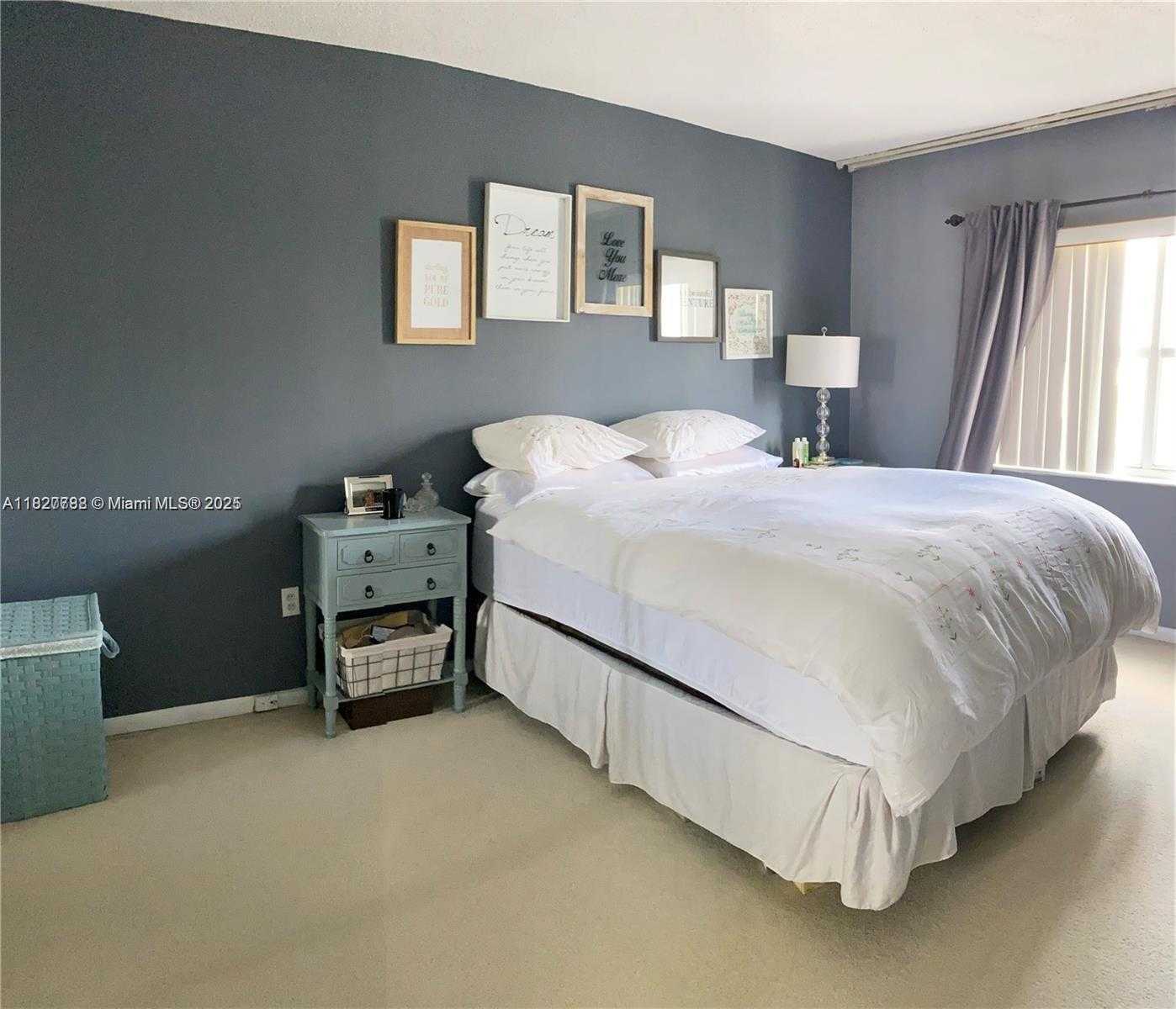 Small Image of 400 KINGS POINT DR #729, Sunny Isles Beach Number 7
