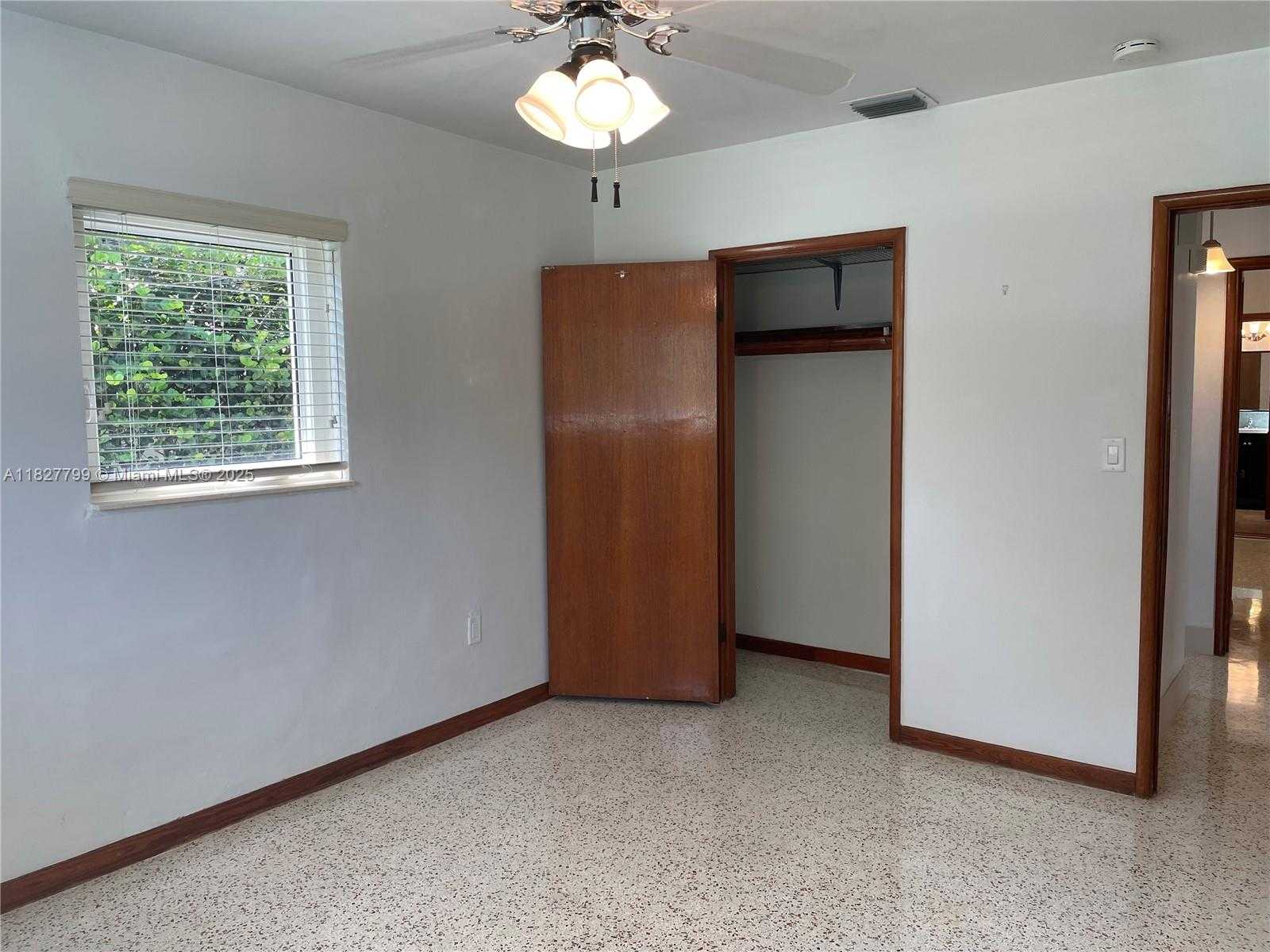 Small Image of 2920 SOUTH WEST 60TH CT, Miami Number 8