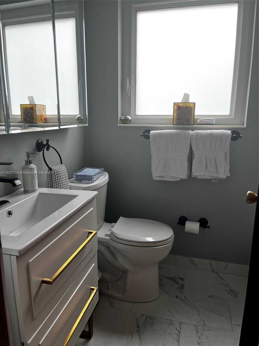 Small Image of 2920 SOUTH WEST 60TH CT, Miami Number 9