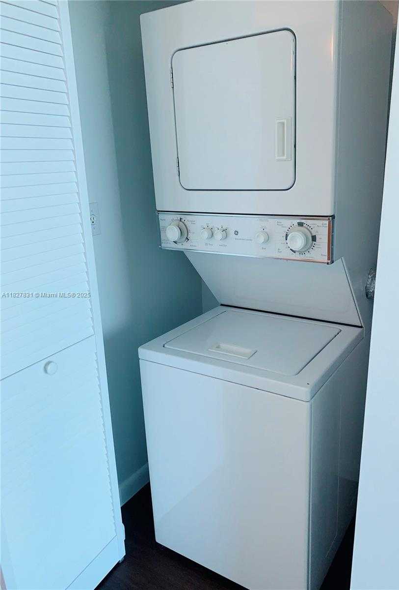 Small Image of 2101 BRICKELL AVE #2611, Miami Number 12