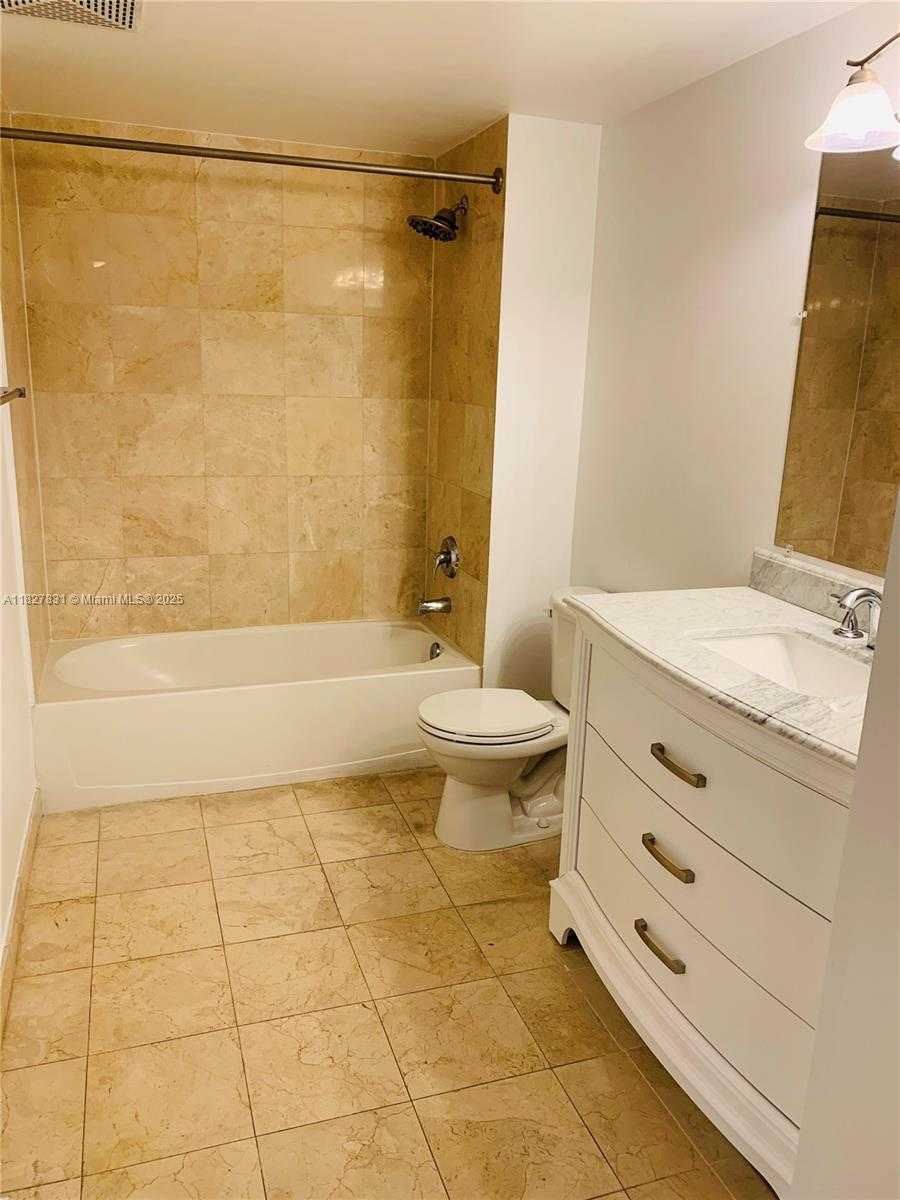 Small Image of 2101 BRICKELL AVE #2611, Miami Number 4