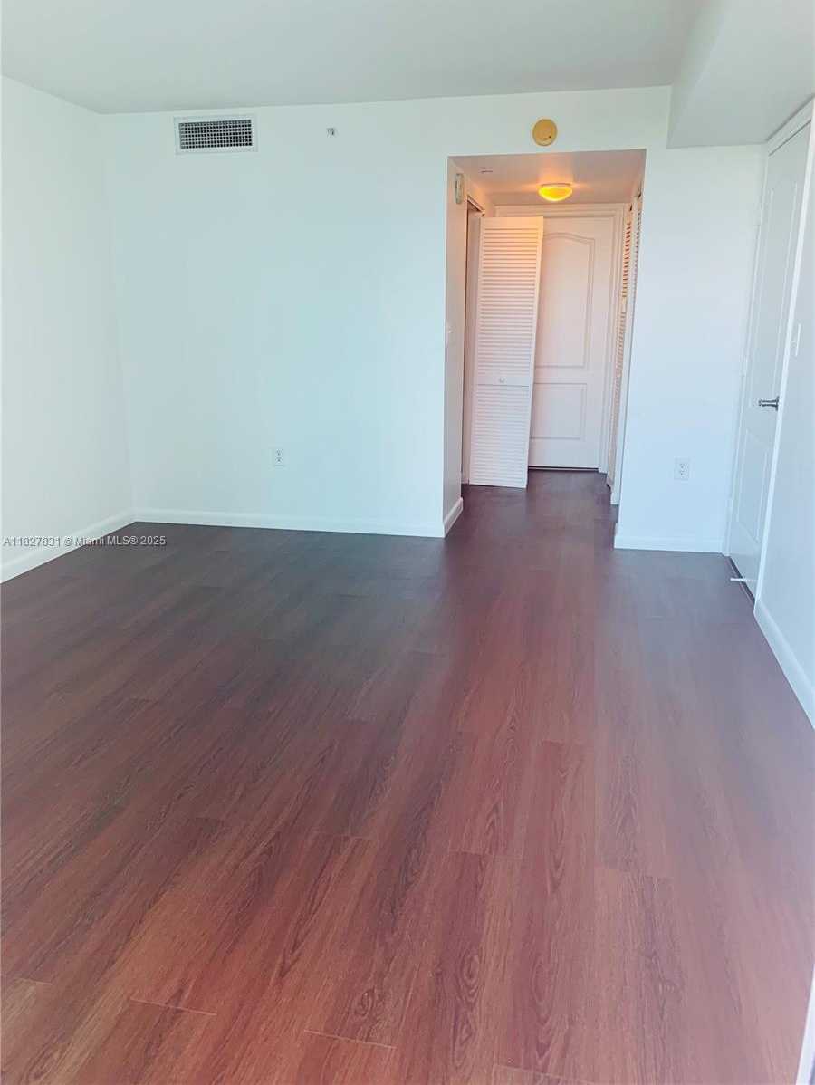 Small Image of 2101 BRICKELL AVE #2611, Miami Number 9