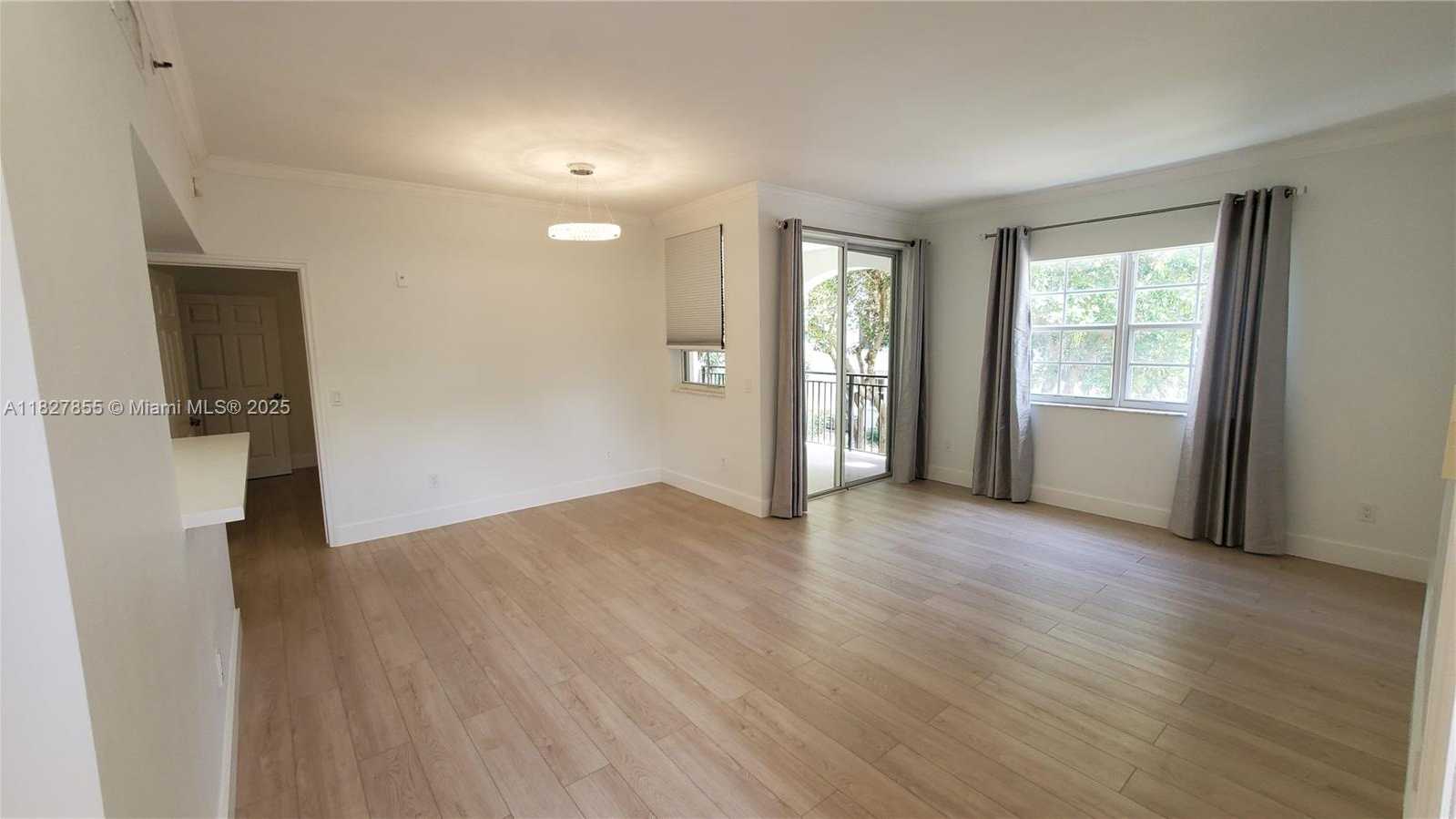 Small Image of Aventura Number 10