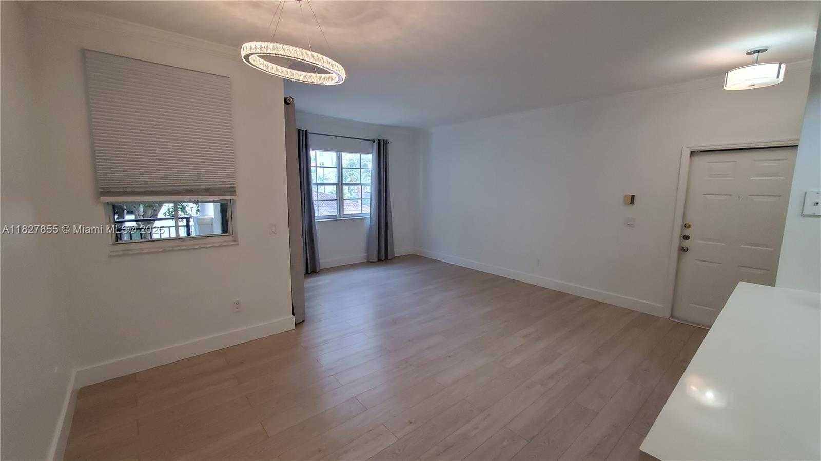 Small Image of Aventura Number 11