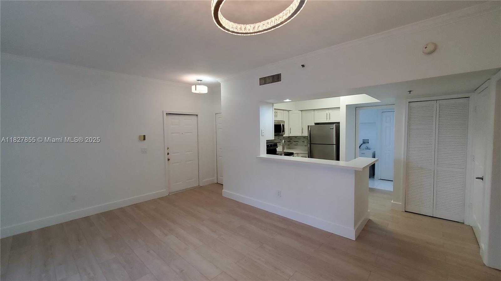 Small Image of Aventura Number 13