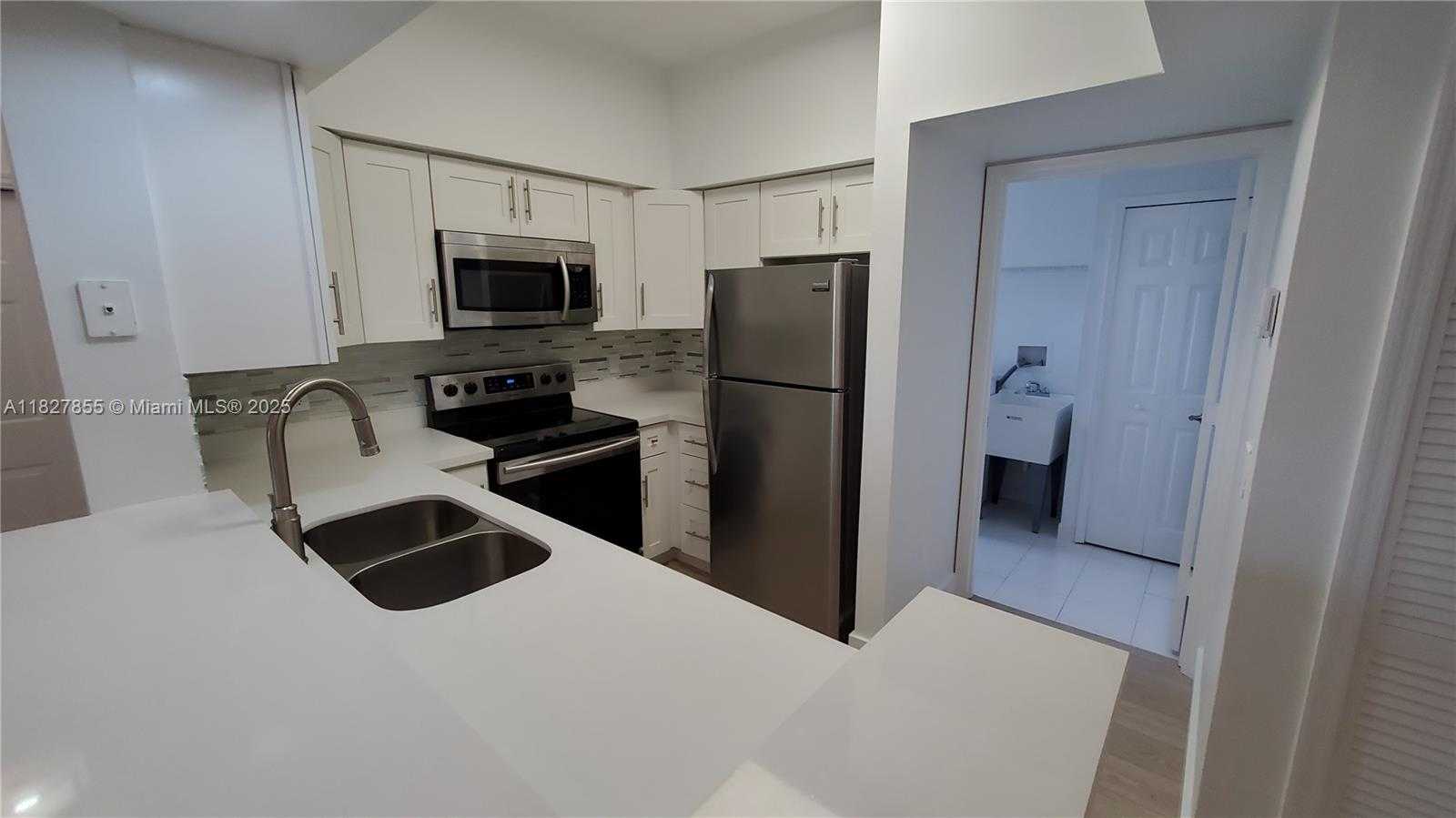 Small Image of Aventura Number 14