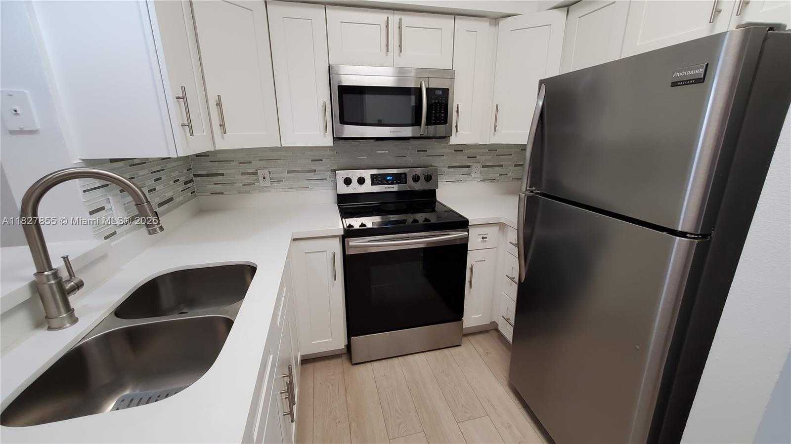 Small Image of Aventura Number 15