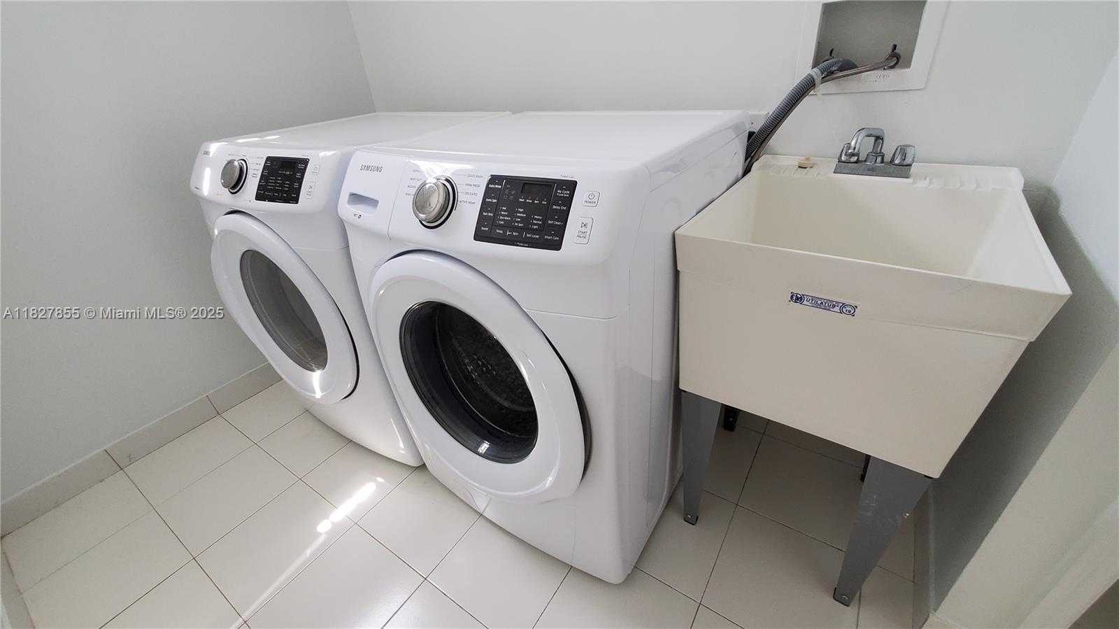 Small Image of Aventura Number 18